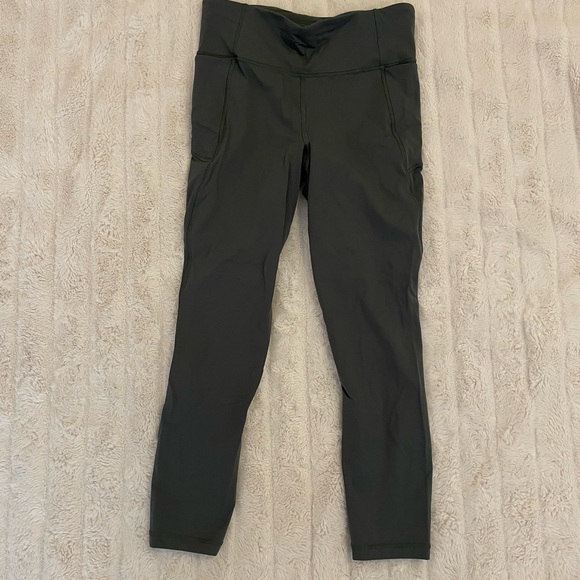 Lululemon Final Lap Crop, size 6 - Picture 3 of 6